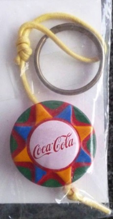 93102-3 € 1,50  coca cola plastic sleutelhanger